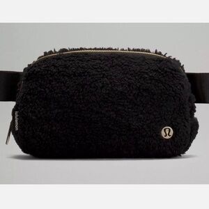 Lululemon Everywhere FLEECE Belt Bag - Black - NWT - Black sherpa /Gold